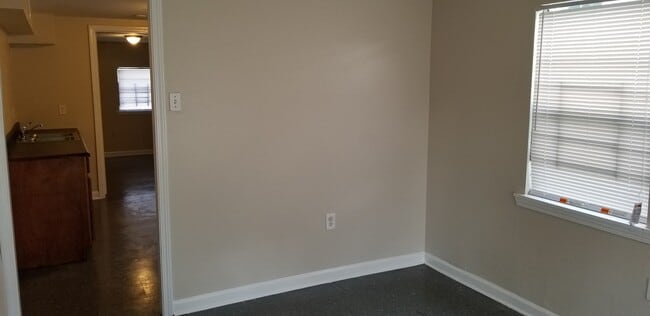 Building Photo - 925-927 Flood St