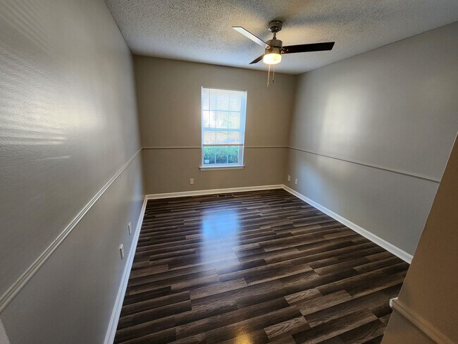 Building Photo - 4028 Challis Dr