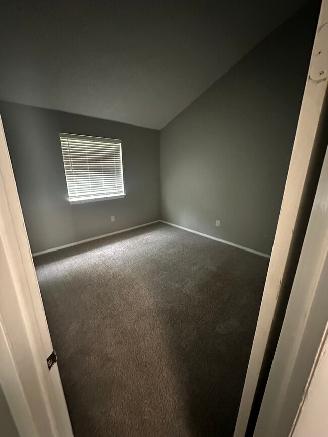 Building Photo - 105 View Ct