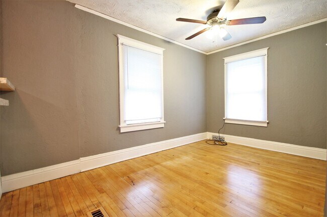 Building Photo - 2322 S 33rd St