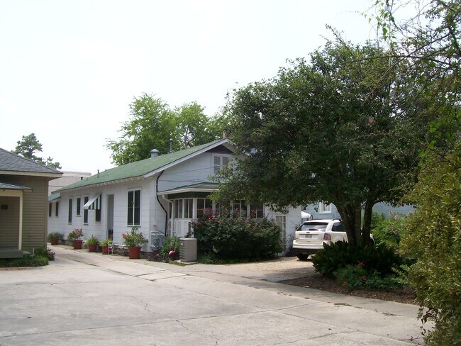 Building Photo - 658 N 6th St