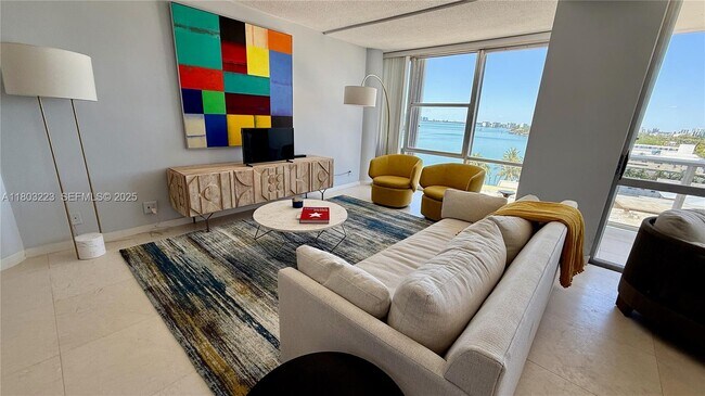 Building Photo - 900 Bay Dr