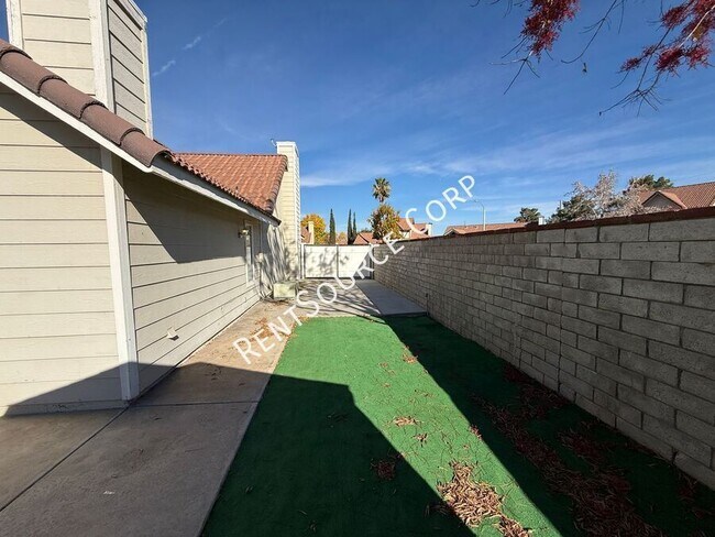 Building Photo - 1940 Simsburry St