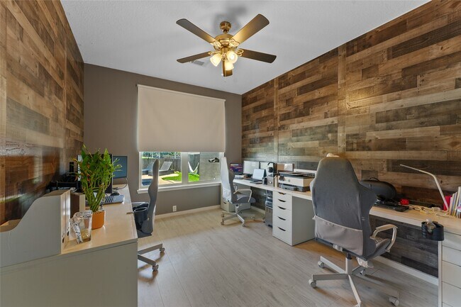 Building Photo - 10522 Badger Canyon Dr