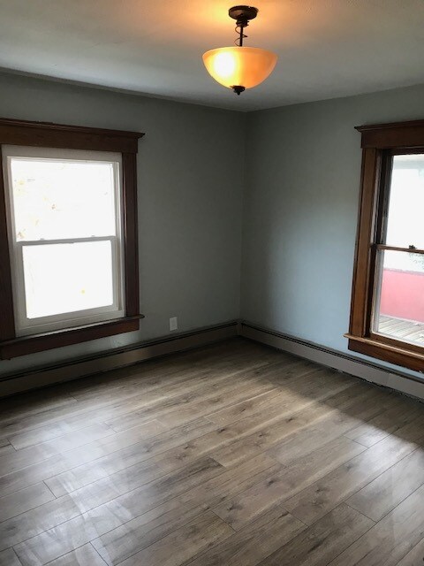 Bedroom2 - 423 W Shiawassee St