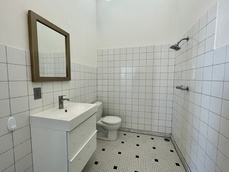 Building Photo - 1800 Central St