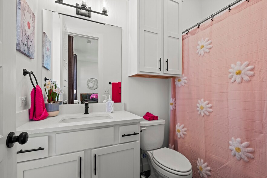 Building Photo - 445 SW Longview Blvd