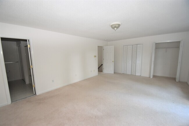 Building Photo - 49 Overshot Dr