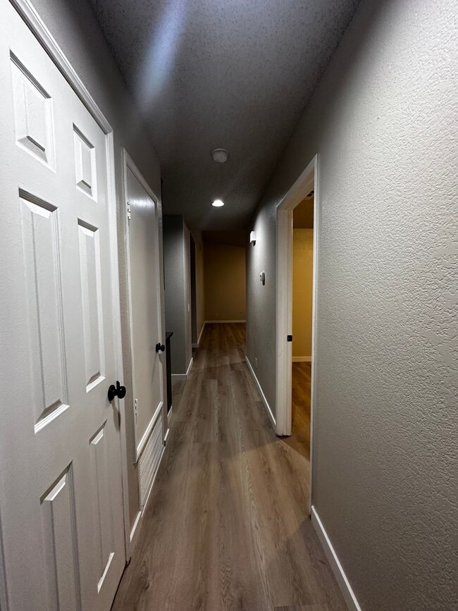 Building Photo - MAB1V