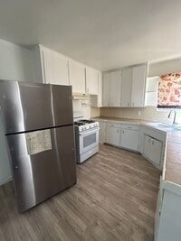 Building Photo - 1832 Skyline Dr