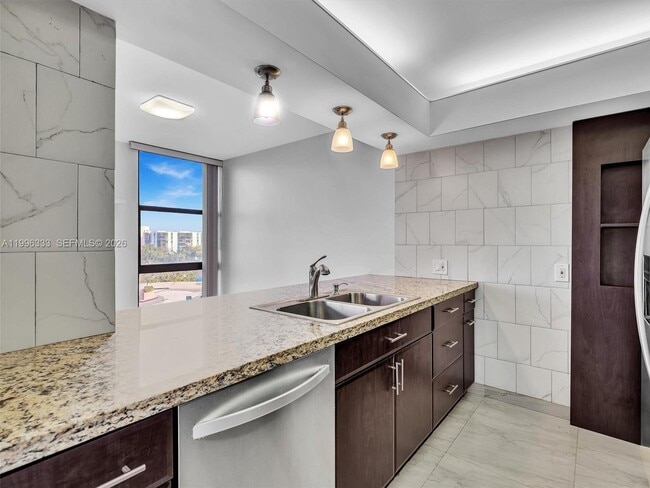 Building Photo - 20301 W Country Club Dr