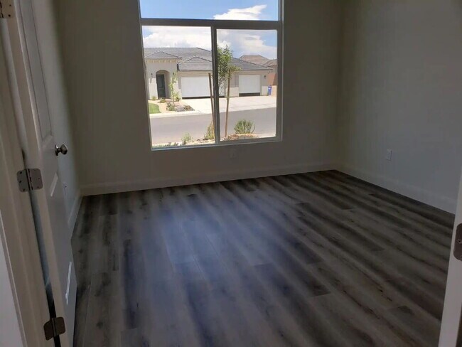 Building Photo - “St. George, Aspen Estates: 5 spacious bed...