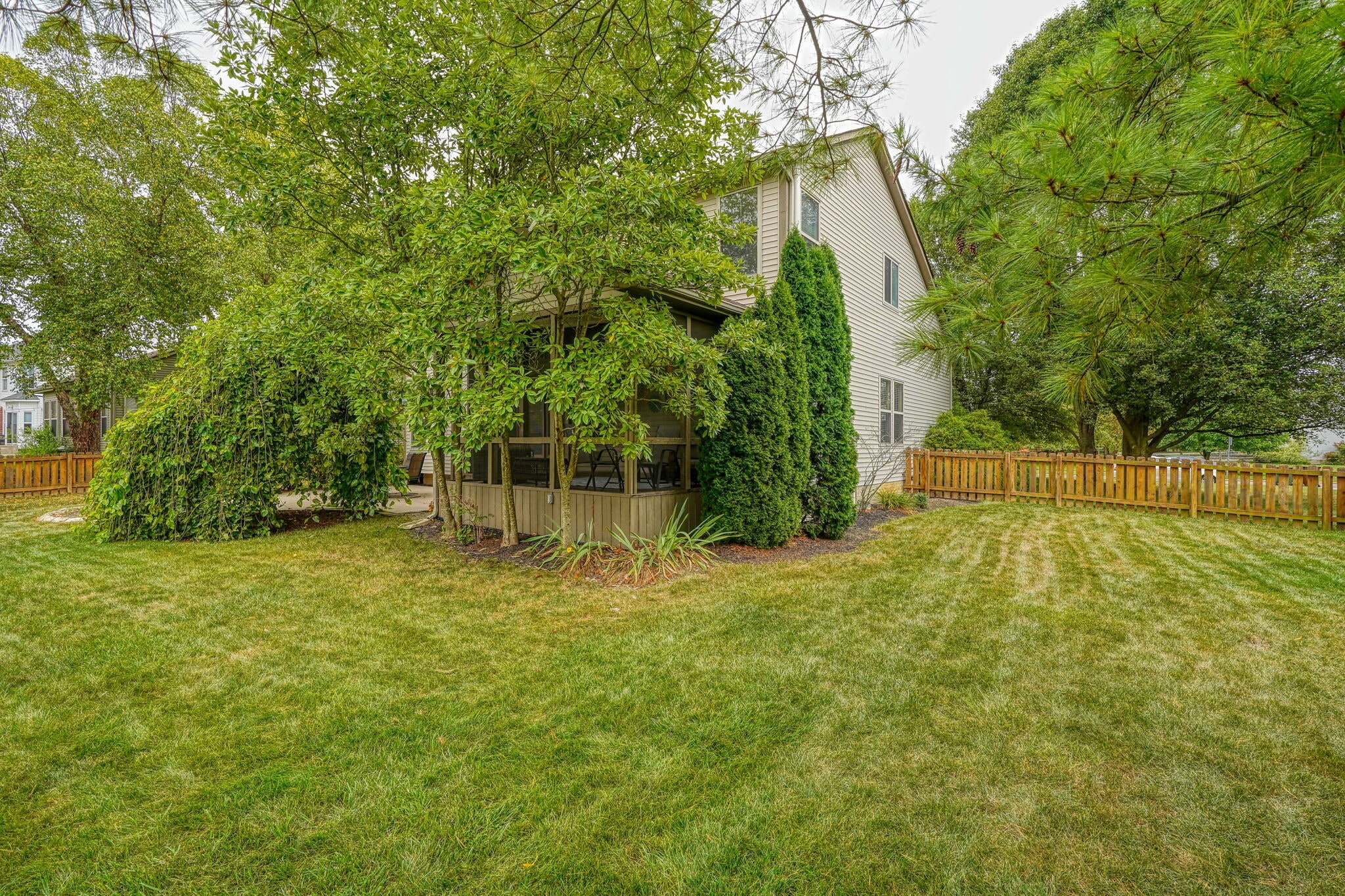 Building Photo - 6850 Fox Run Dr