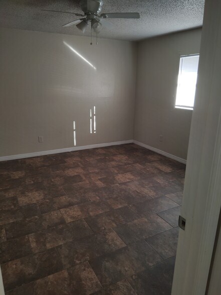 Master bedroom - 4507 67th St W