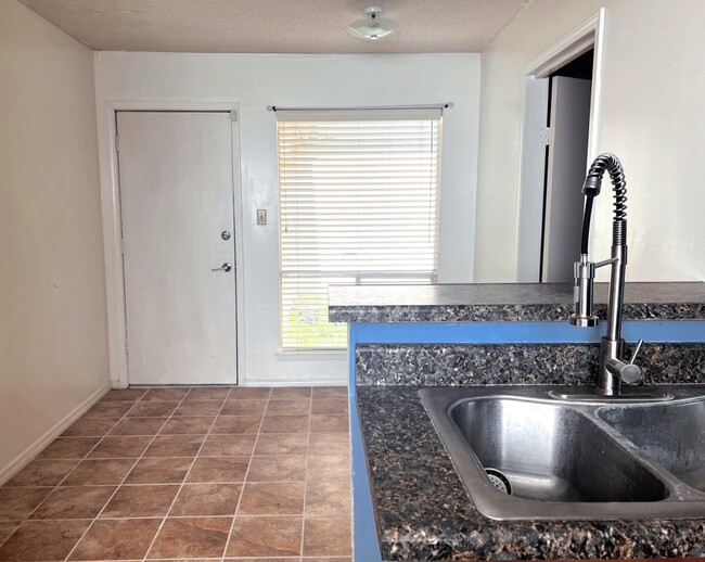 Building Photo - 13903 Greenway Dr