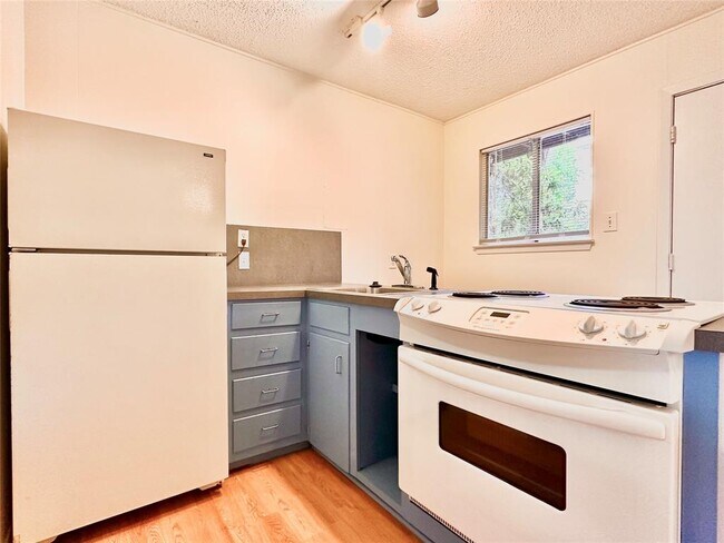 Building Photo - 2721 Hemphill Park