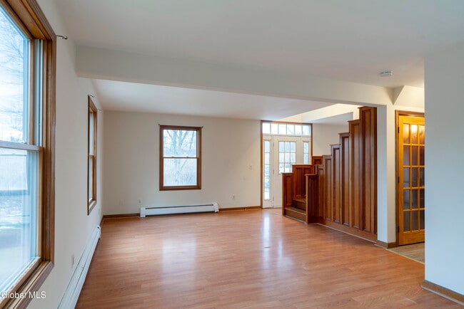 Building Photo - 4 Easy St