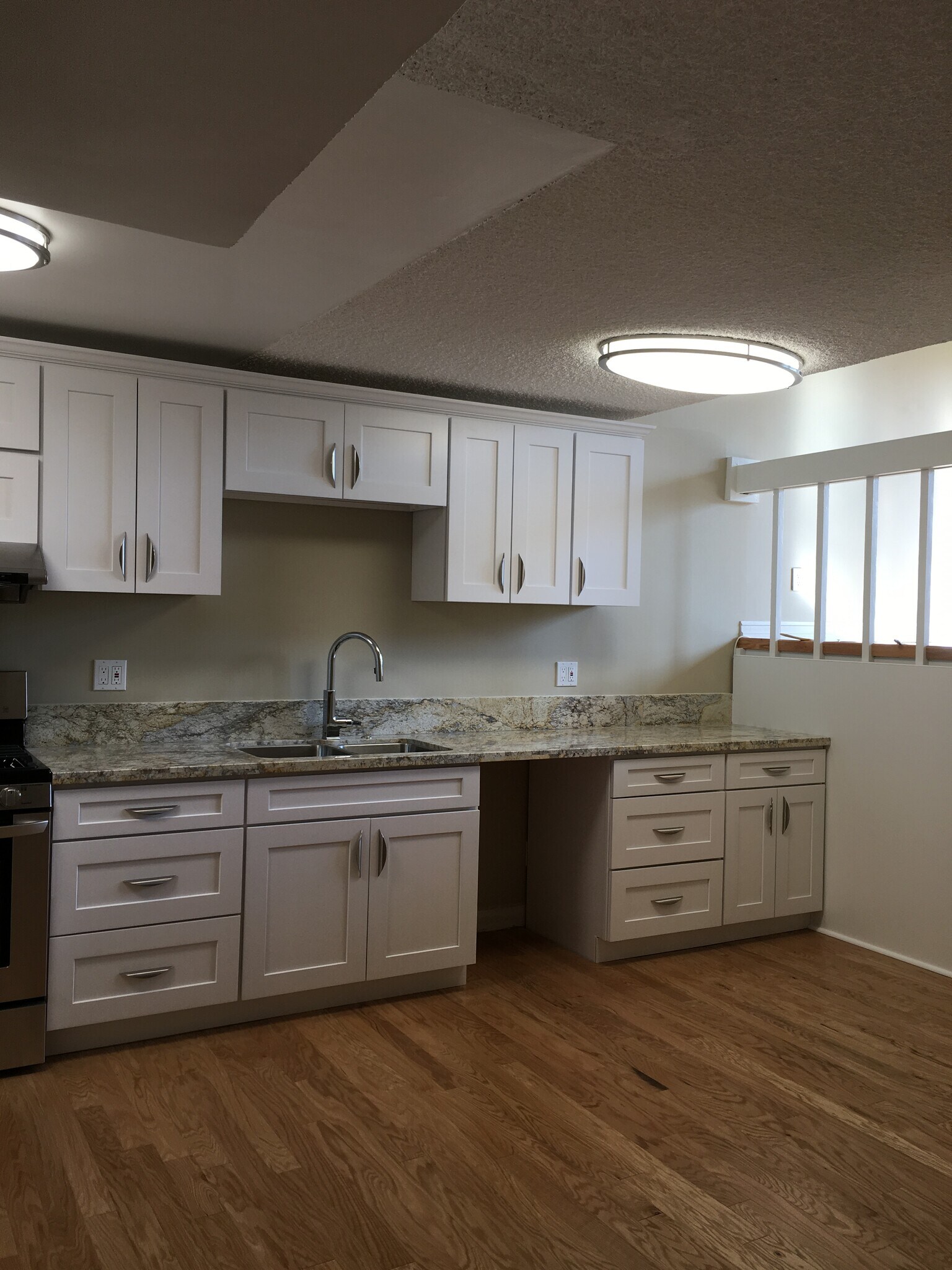 Kitchen - 100 Driftwood St