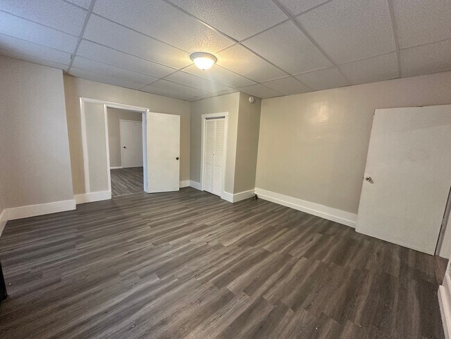 Building Photo - 832 N 5th St