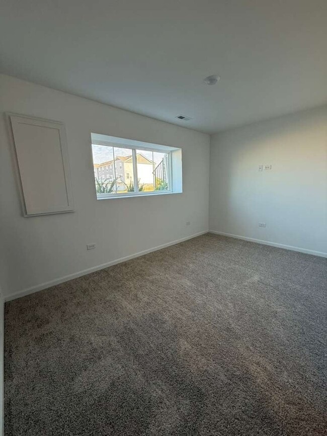 Building Photo - 25644 W Yorkshire Dr