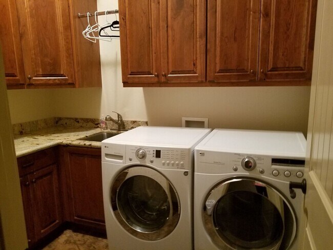 Building Photo - Beautiful Corner Lot! FULLY FURNISHED! Available Now!!