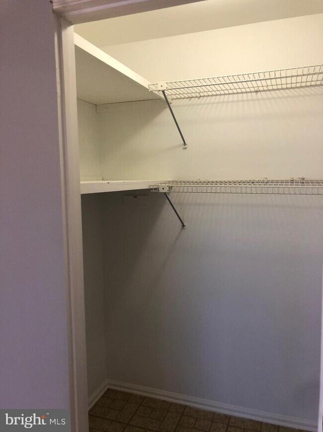 Building Photo - 1598 Nixon Dr