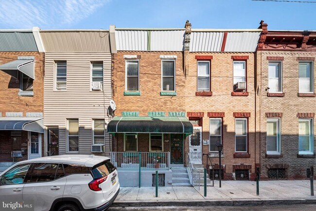 Building Photo - 2427 N Hollywood St