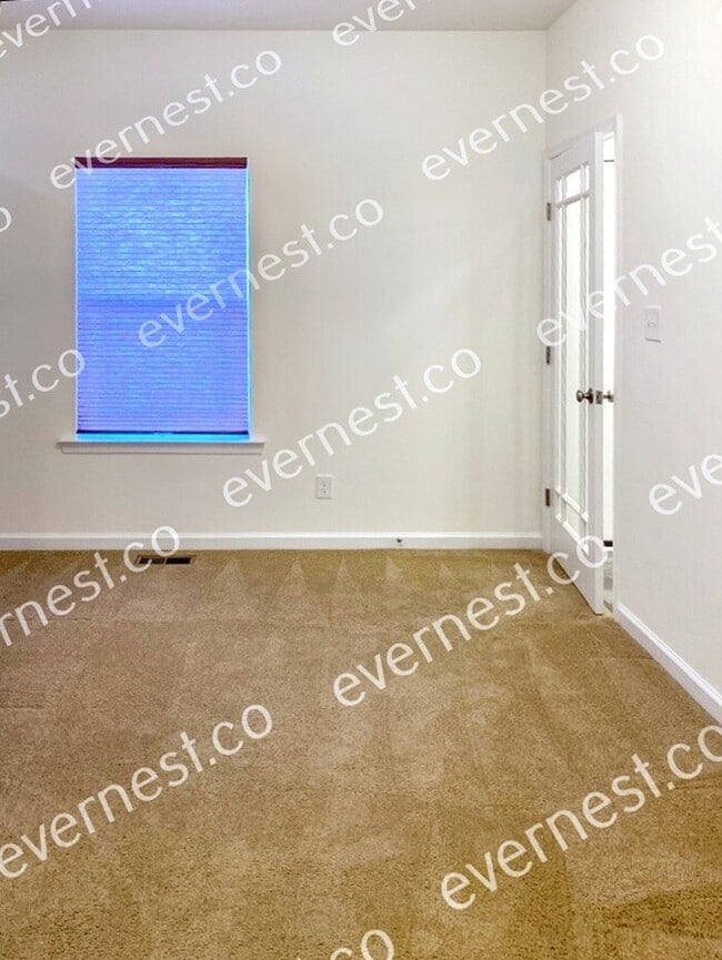 Building Photo - 102 Ridgeway St