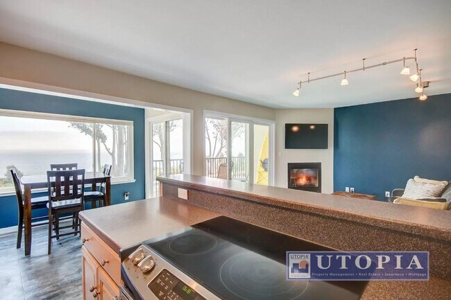 Building Photo - Ocean Views! 2 bd/ 1.5 bath condo w/ Commu...