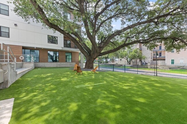 Building Photo - 2500 Longview St