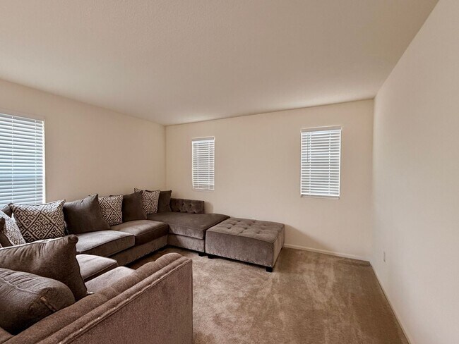 Building Photo - HUGE 3BR Home Built in 2020 with Office, Loft & Mountain Views