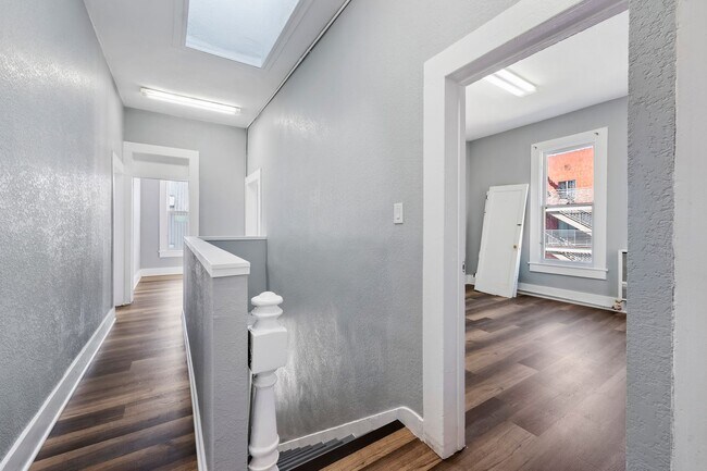 Building Photo - Modern 10-Room Downtown Gem – Ideal for Flexible Housing Use!