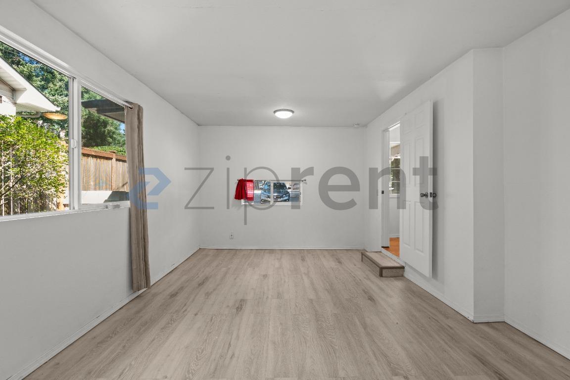 Building Photo - Unit Main House