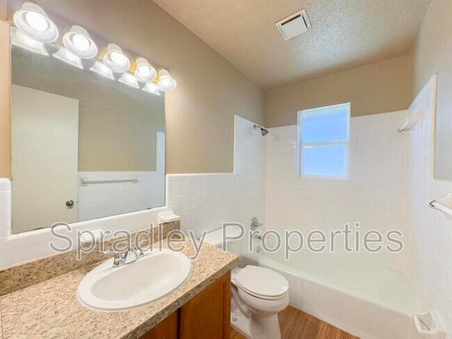 Building Photo - 705 Apache Dr