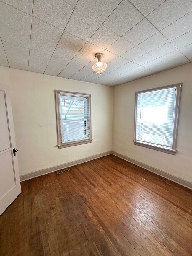 Building Photo - Cute House For Rent!