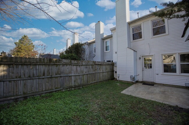 Building Photo - 5540 Finespun Last