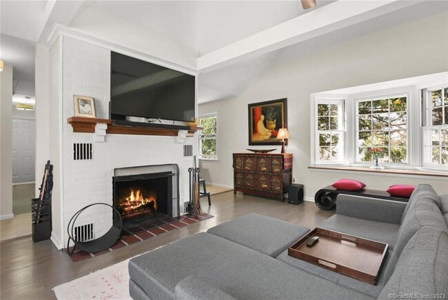 Building Photo - 8 Cross Hwy