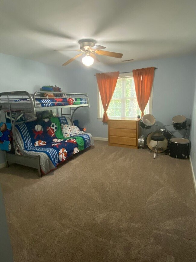 Building Photo - Beautiful Brick Home for Rent – Spacious, Bright & Welcoming