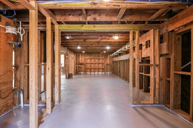 Building Photo - 9502 FM 1462 Rd