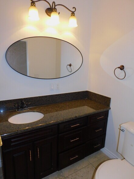 Building Photo - 406 N Fairview St