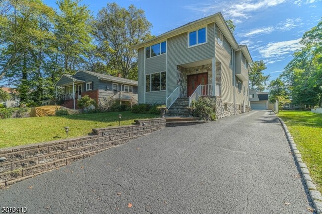 Primary Photo - 567 Mountain Ave
