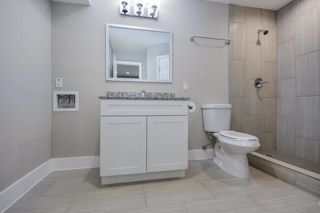 Building Photo - 935 La Posada Dr