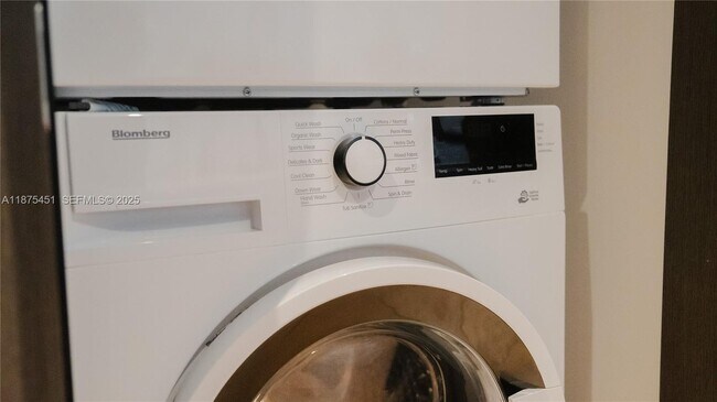 Building Photo - 398 NE 5th St