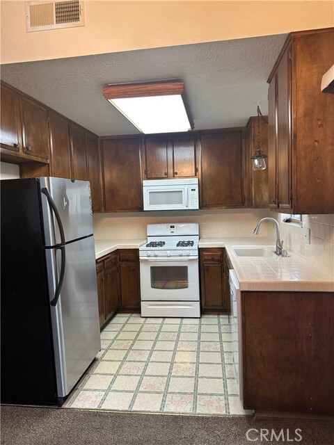 Building Photo - 111 St Andrews Dr