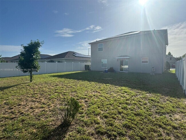 Building Photo - 144 Taft Dr