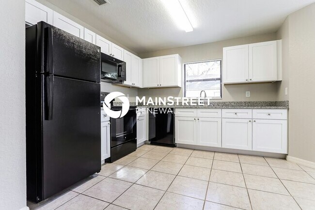 Building Photo - 3 Bedroom Pet-Friendly Home in PLANT CITY,...