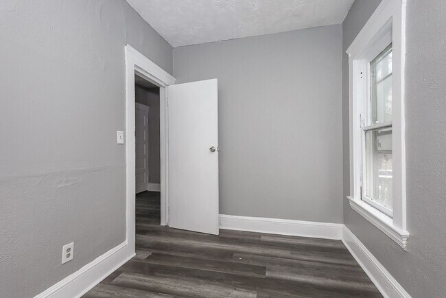 Building Photo - 2307 Garden Ave