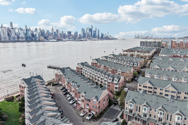 Building Photo - 458 Buffalo Ct