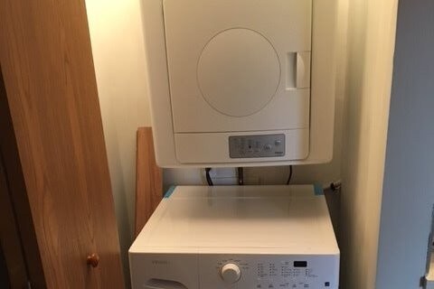 In Unit Washer/dryer - 658 W Forest Ave