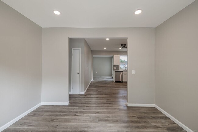 Building Photo - 121 Hillview Ave